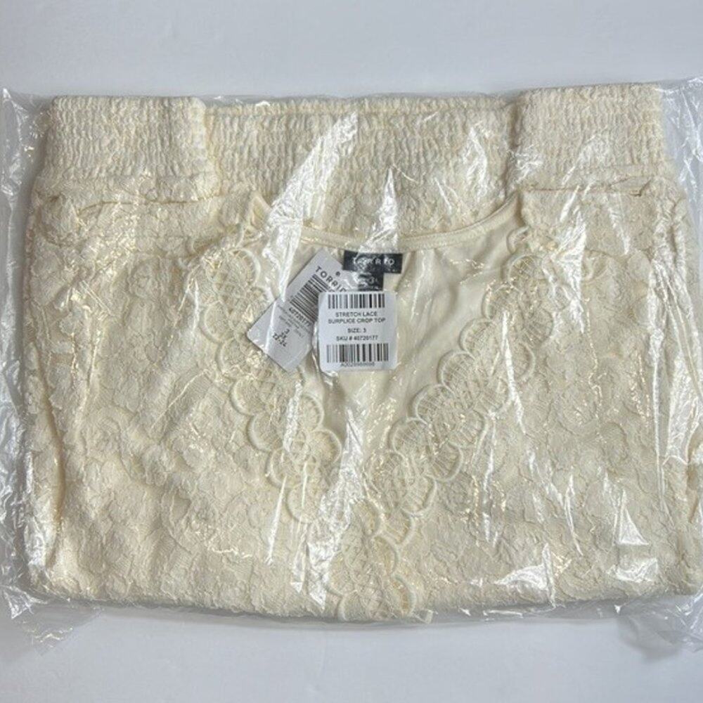 3 3X Plus Torrid Ivory Cream Top Lace Surplice Crop NWT Lined Cottagecore Classy